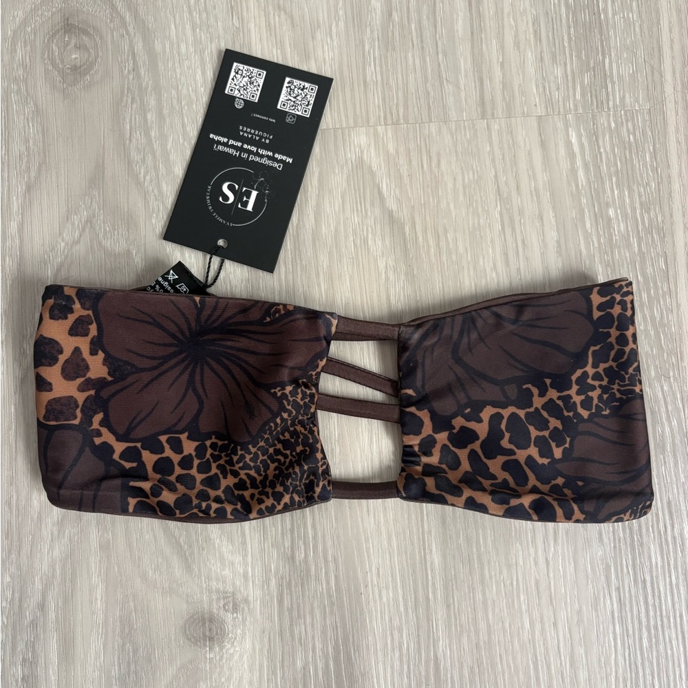 Evamele Swim Hana Top in Wild Hibiscus